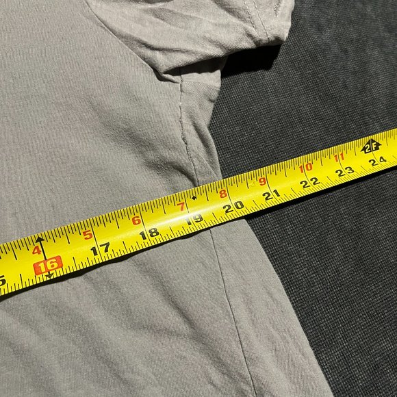 CN Tower Embroidered Grey Medium T (fits S) - Picture 5 of 5